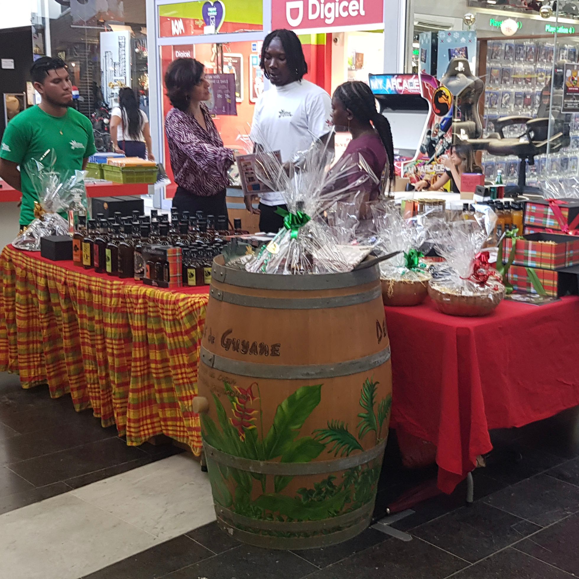 Centre Commercial Family Plaza,Matoury,97351,Arrondissement de Cayenne,Guyane française